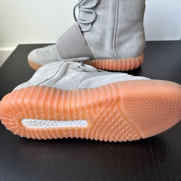 2016
Yeezy Boost 750 'Grey Gum' - Picture 4 of 4
